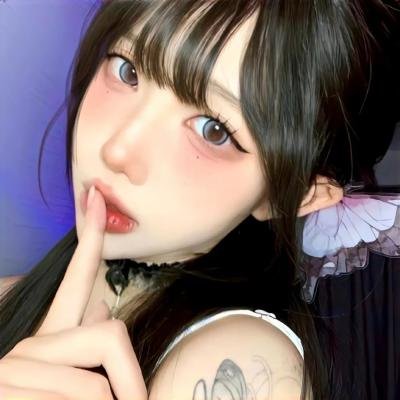 深深腥红